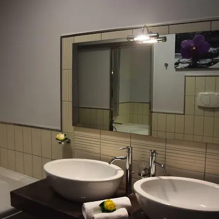 A Casa Di Tony Sicilian Holidays Black Apartment *
